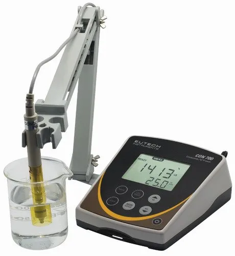 EUTECH CON 700 CONDUCTIVITY METER BENCH MODEL